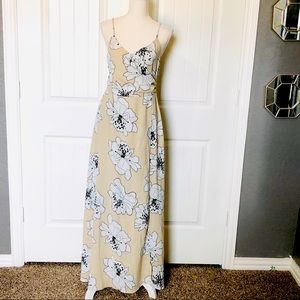 Charlotte Russe Cream & White Maxi Dress Size Sm